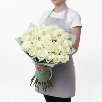 24 белые розы