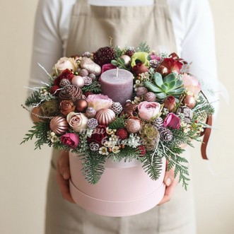 Новогоднее украшение с цветами