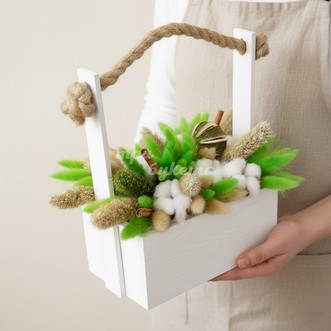 Хлопок и зеленый лагурус в ящике