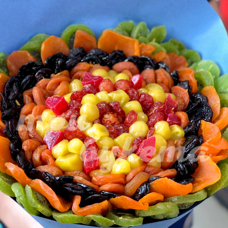 Сладкий букет из сухофруктов (крупный план)