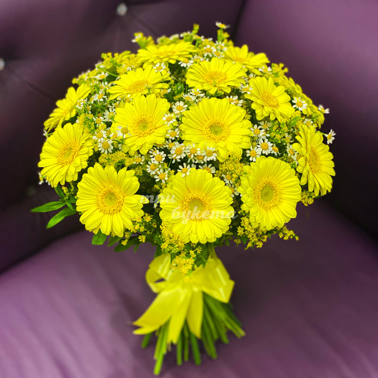 Букет из ромашек и гербер