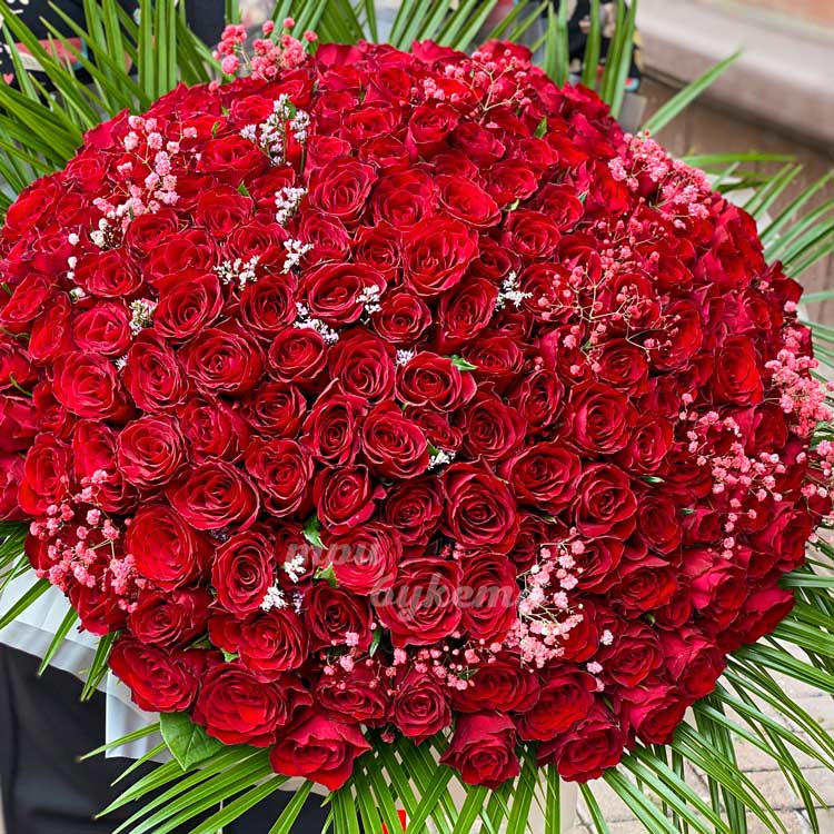 Букет из 201 красной розы 70 см (крупный план)