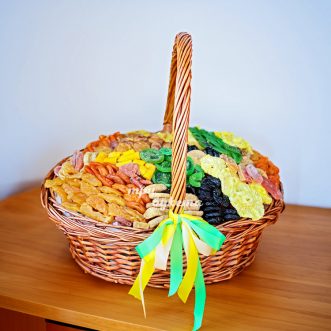 Большая корзина цукатов и сухофруктов Большая корзина цукатов и сухофруктов