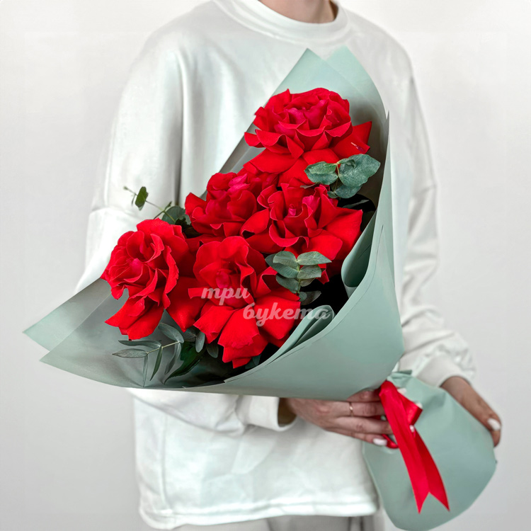 Букет из 5 красных французских роз Нина